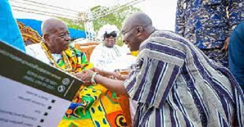 Bawumia, a member of the Hogbetsotso Committee, received jeers for mentioning nonexistent projects.