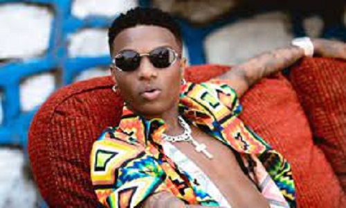 Wizkid reportedly “abandons” his Abidjan performance after his cancellation in Accra and flies to Cotonou.