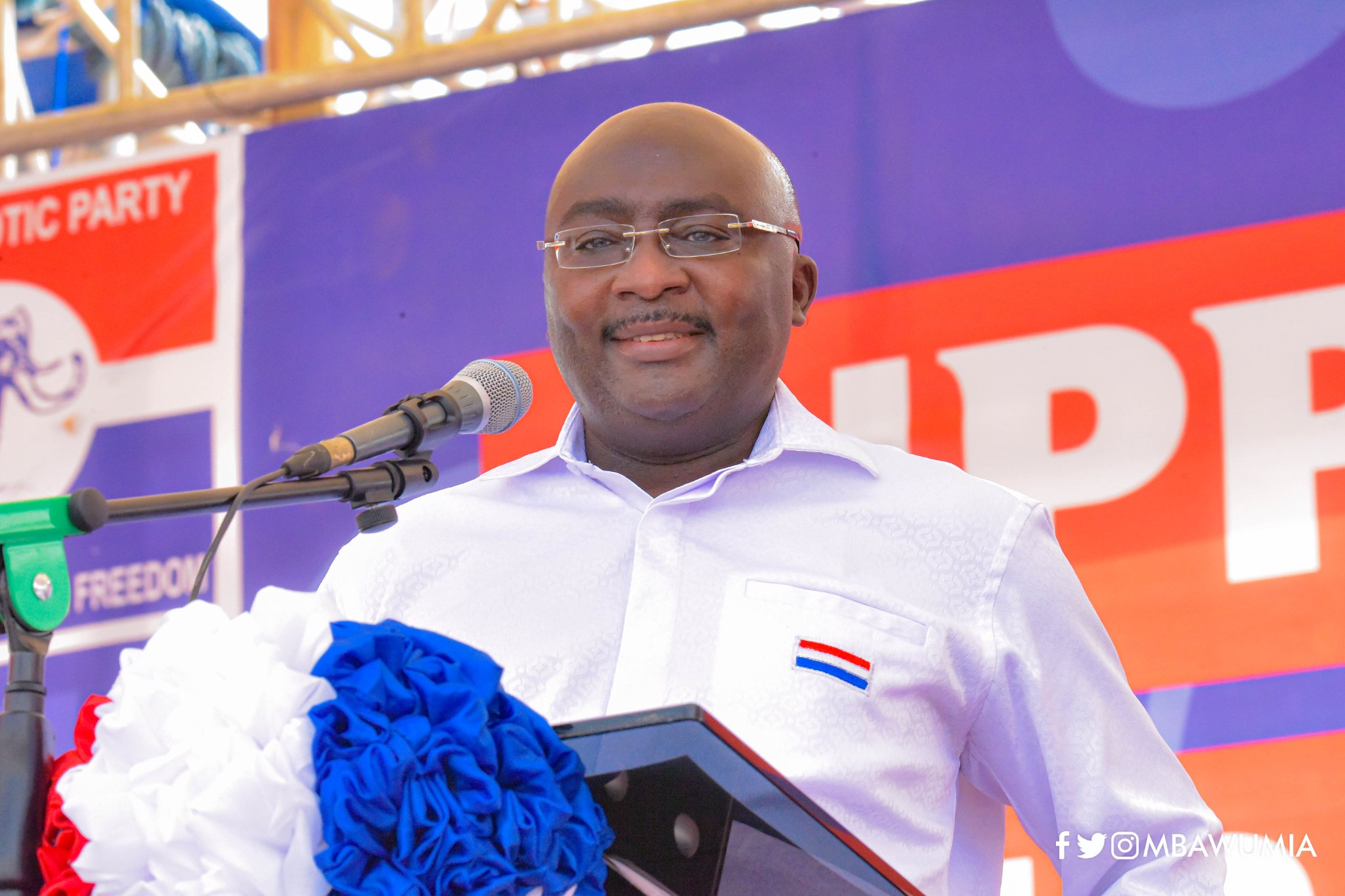 A group of resentful Menzgold users congratulates Bawumia