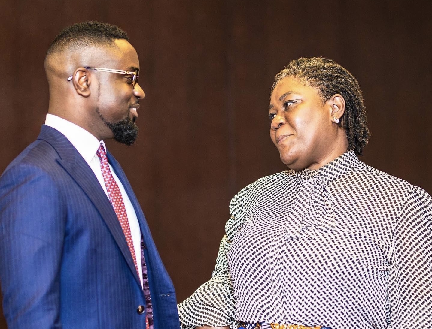 Sarkodie honors his late attorney Maa C with a moving tribute at Rapperholic