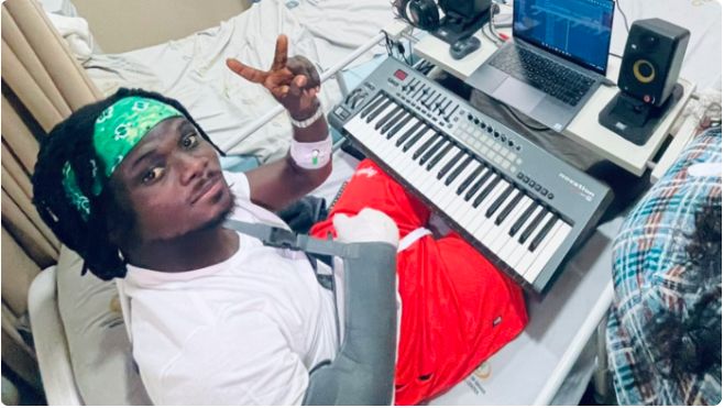 Fans of Kuami Eugene welcomes him after his glory accident, makes first appearance