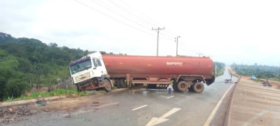 Fuel tanker overturns, spilling it content on Cape coast- Takoradi highway