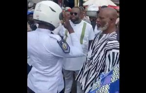 Accra Mayor Confronts Police Officer Over Alleged Extortion